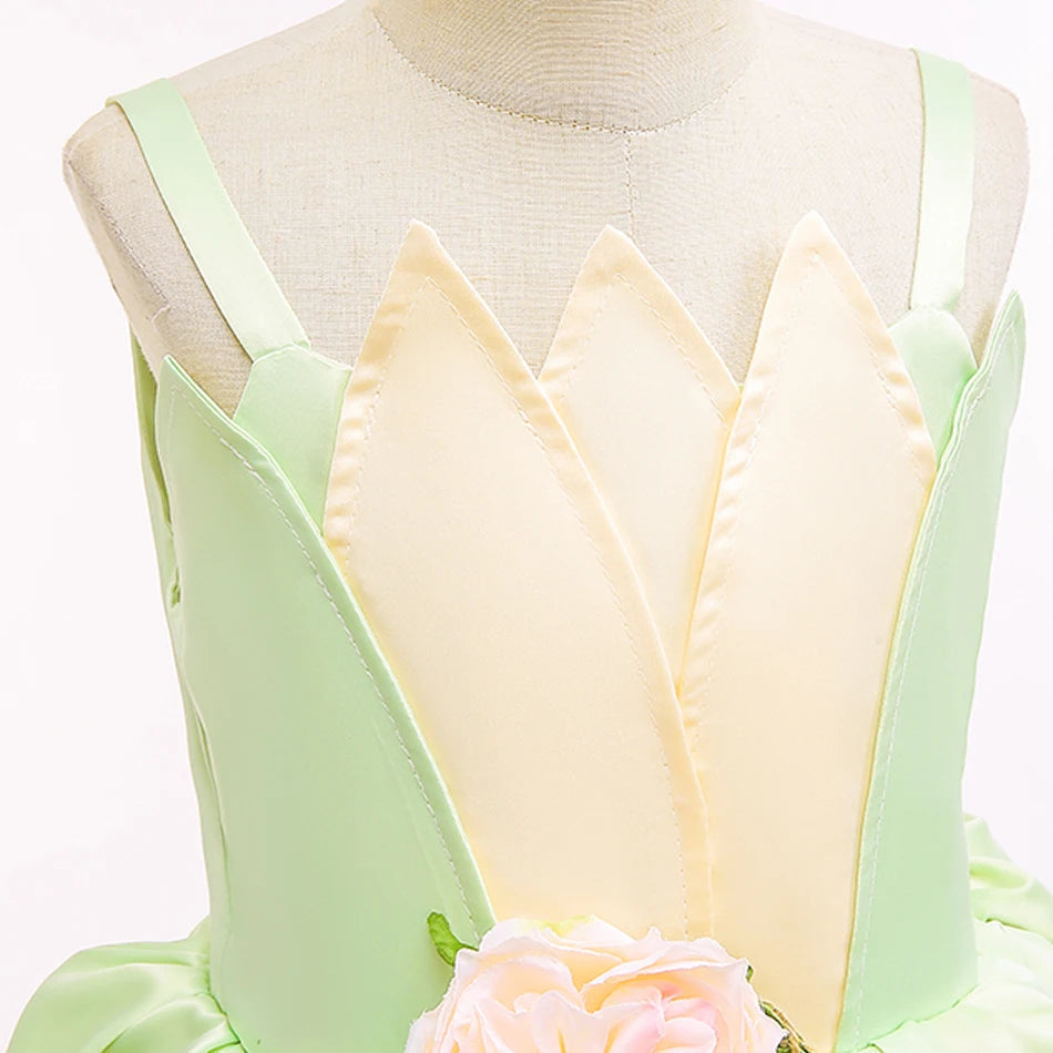 Flower waist detail princess costume with leaf accents and soft floral decoration