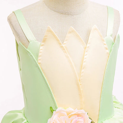 Flower waist detail princess costume with leaf accents and soft floral decoration